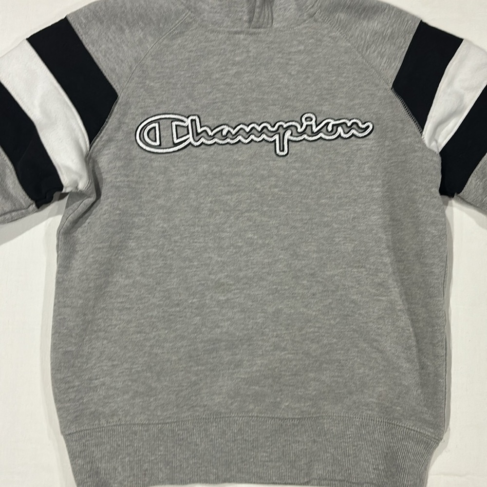 Champion logo sweatshirt, boys Small, excellent condition